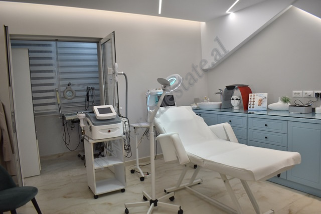 Dermatology clinic for rent on Fortuzi Street, near Zogu I Boulevard, in Tirana.
Located on the 1st